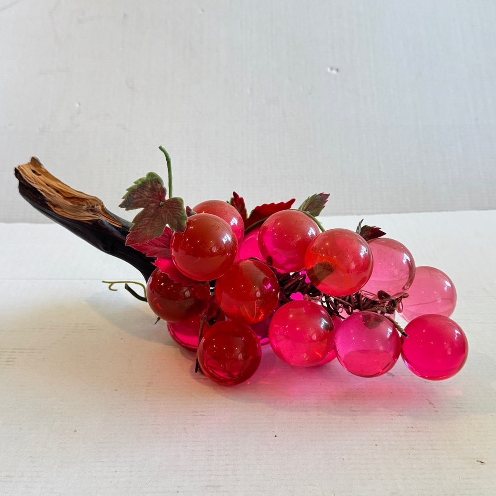 Vintage 14” Mid Century Modern Decorative Lucite Grape Cluster Magenta Pink - Picture 11 of 17